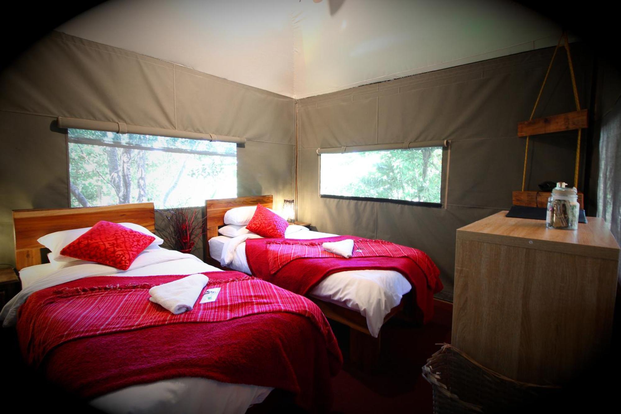 Mali Boutique Lodge & Tube 'N Axe Budget Accommodation Стормсрівер Номер фото